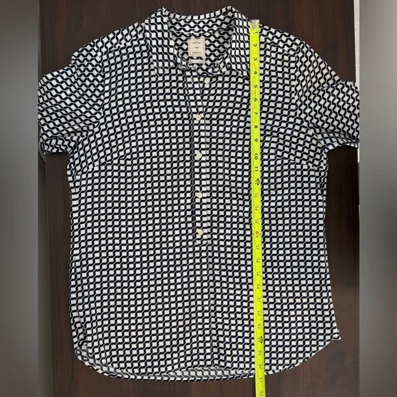 GAP Black and White Geometric Button Down Shirt, size Medium - Picture 11 of 12